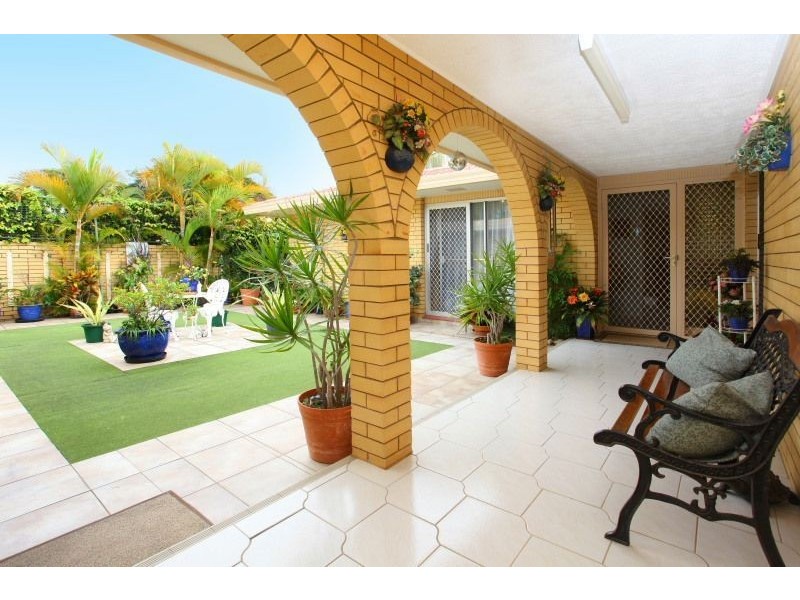 39 Park Avenue, Broadbeach Waters QLD 4218