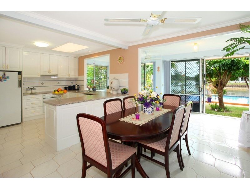 39 Park Avenue, Broadbeach Waters QLD 4218
