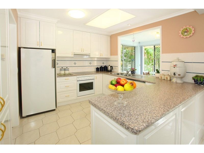 39 Park Avenue, Broadbeach Waters QLD 4218