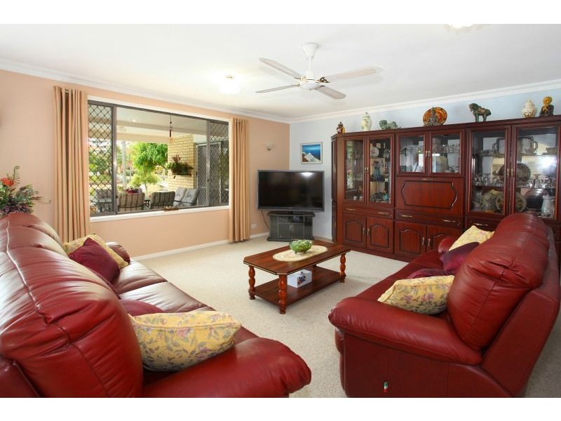 39 Park Avenue, Broadbeach Waters QLD 4218