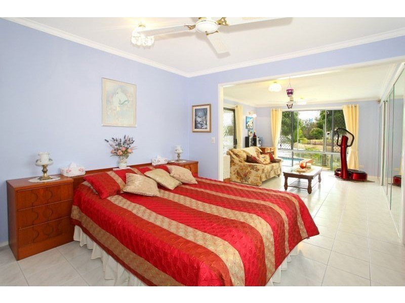 39 Park Avenue, Broadbeach Waters QLD 4218