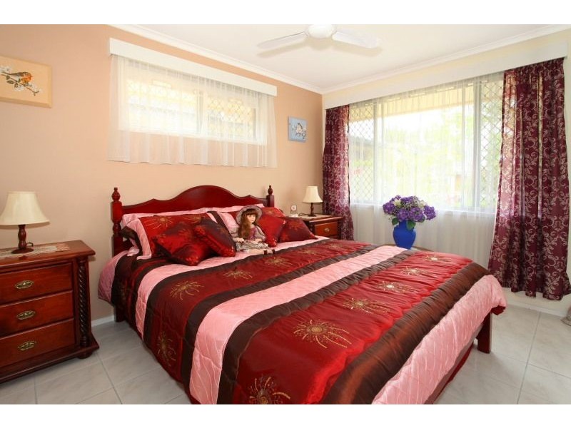 39 Park Avenue, Broadbeach Waters QLD 4218