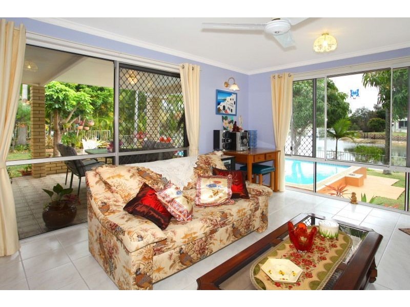 39 Park Avenue, Broadbeach Waters QLD 4218