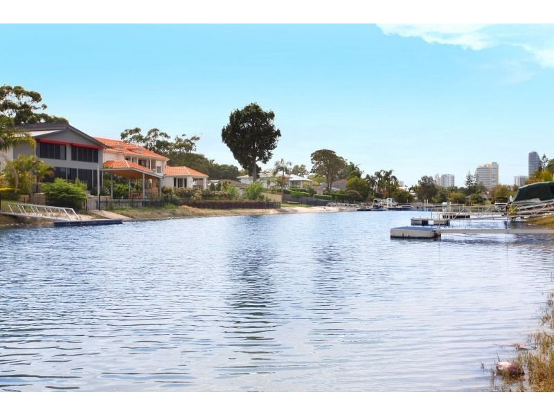 39 Park Avenue, Broadbeach Waters QLD 4218