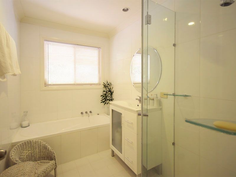 10 Paddington Drive, Carrara QLD 4211