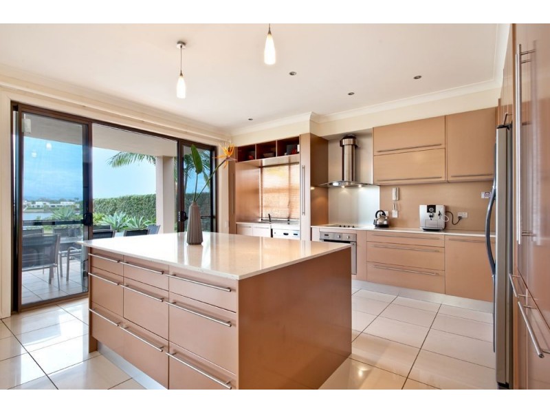 87 Edinburgh Road, Benowa Waters QLD 4217