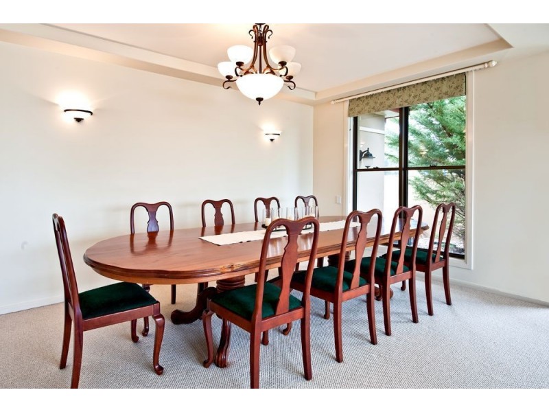 87 Edinburgh Road, Benowa Waters QLD 4217