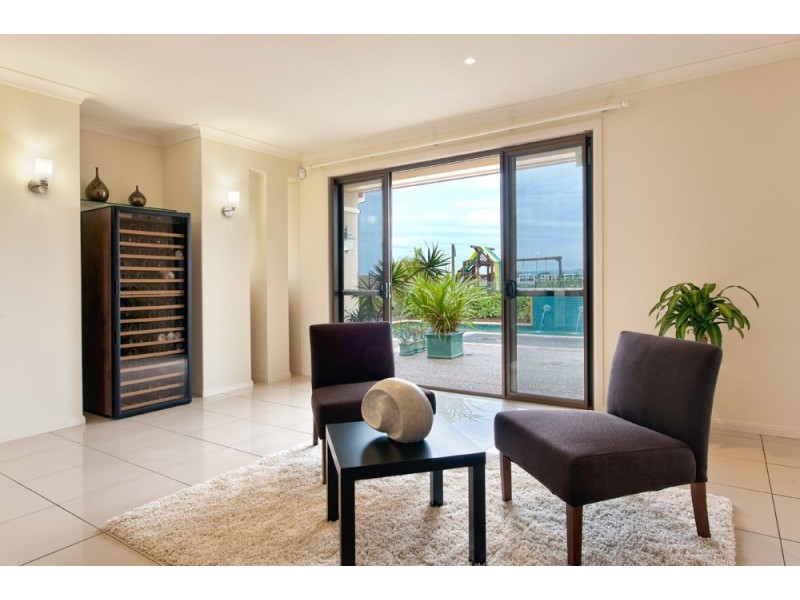 87 Edinburgh Road, Benowa Waters QLD 4217