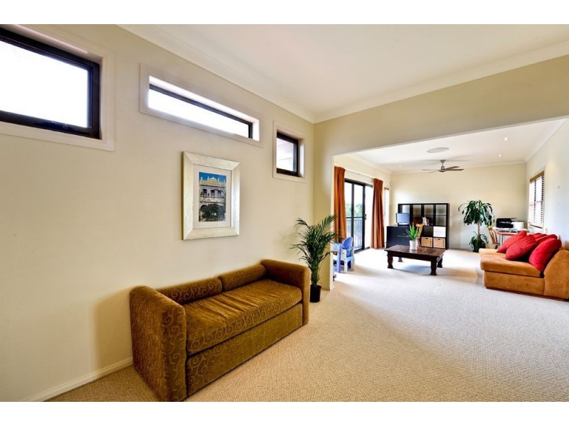 87 Edinburgh Road, Benowa Waters QLD 4217