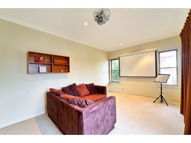 87 Edinburgh Road, Benowa Waters QLD 4217