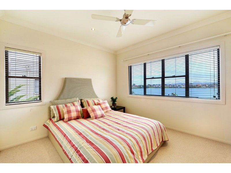 87 Edinburgh Road, Benowa Waters QLD 4217