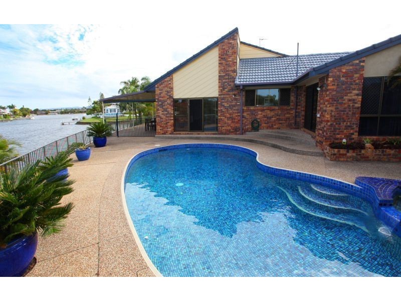 36 Ayrshire Avenue, Benowa QLD 4217