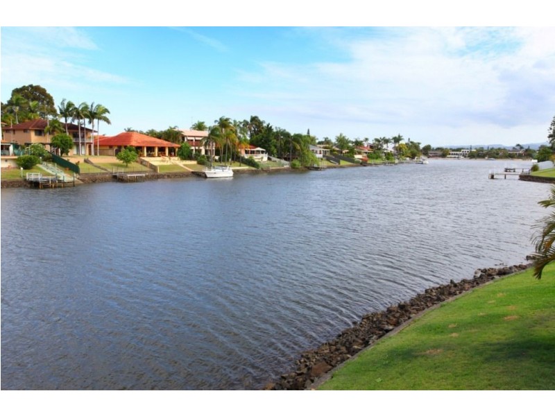 36 Ayrshire Avenue, Benowa QLD 4217