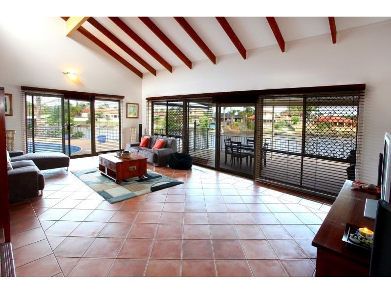 36 Ayrshire Avenue, Benowa QLD 4217