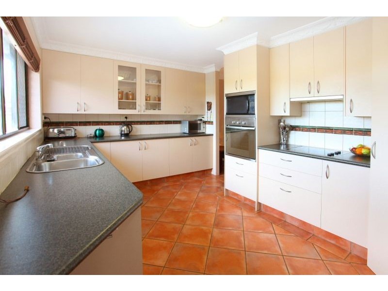 36 Ayrshire Avenue, Benowa QLD 4217