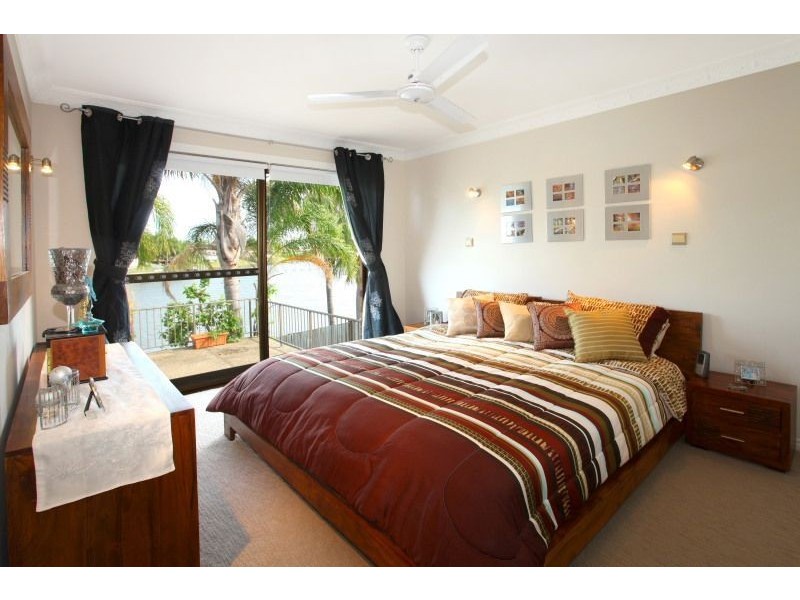 36 Ayrshire Avenue, Benowa QLD 4217