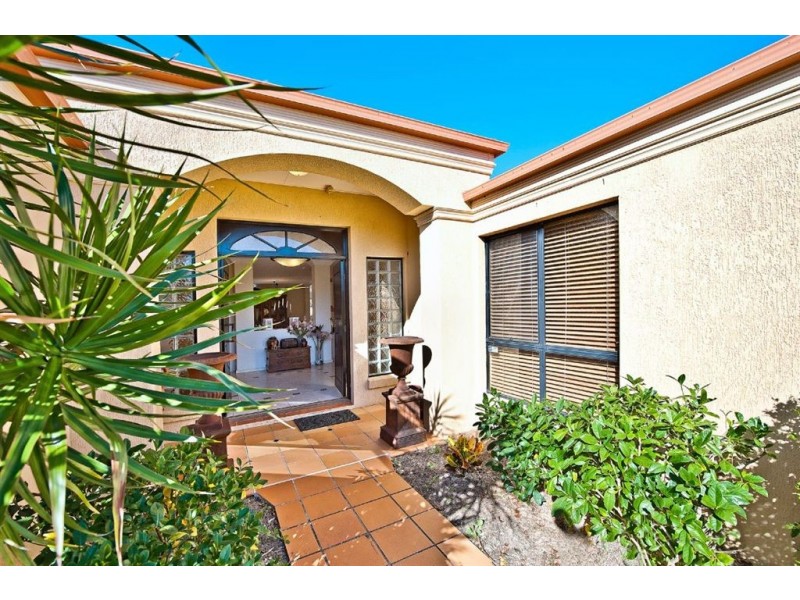 4 Renate Way, Benowa Waters QLD 4217