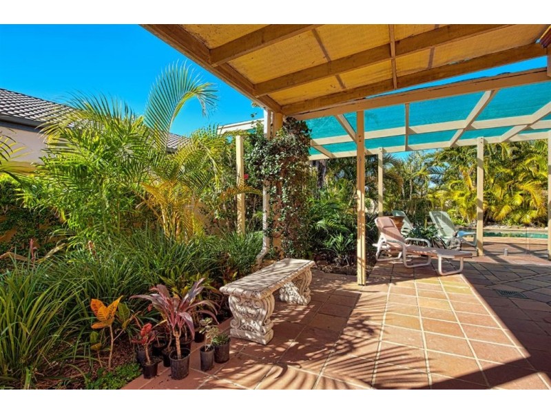 4 Renate Way, Benowa Waters QLD 4217