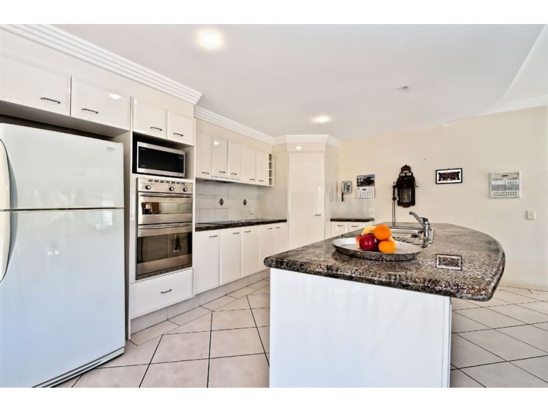 4 Renate Way, Benowa Waters QLD 4217