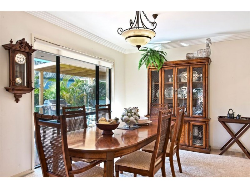 4 Renate Way, Benowa Waters QLD 4217