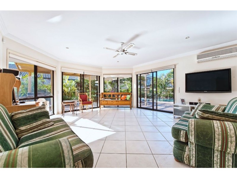 4 Renate Way, Benowa Waters QLD 4217