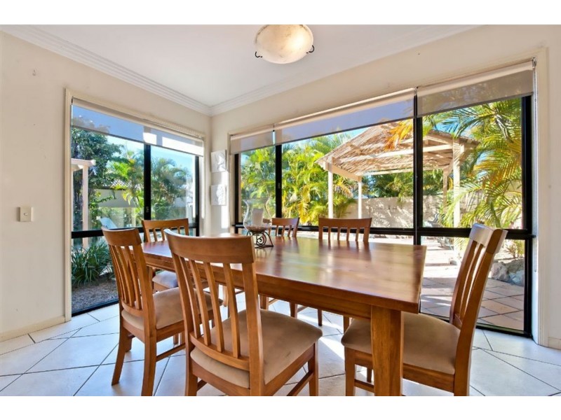 4 Renate Way, Benowa Waters QLD 4217