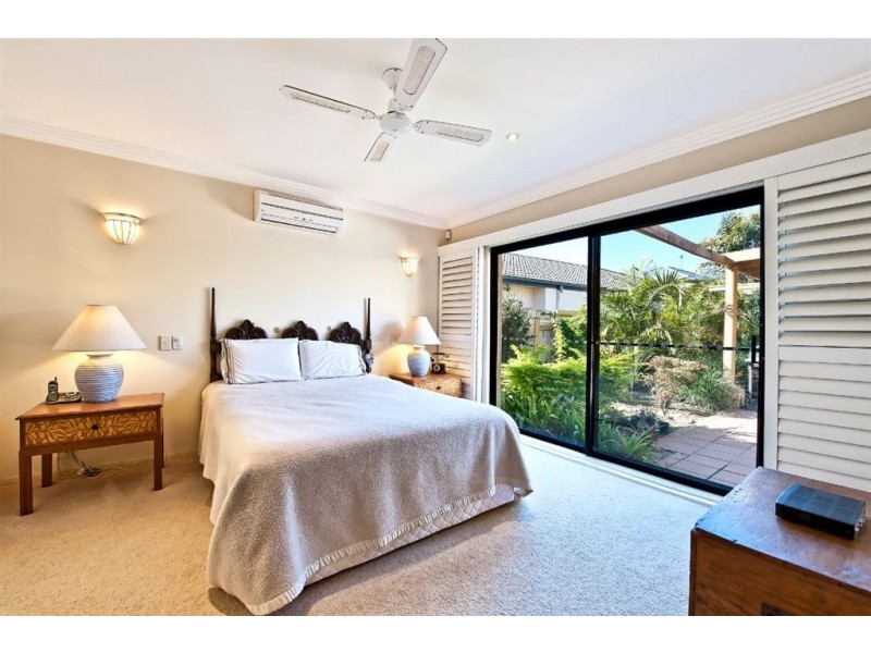 4 Renate Way, Benowa Waters QLD 4217
