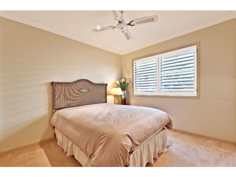 4 Renate Way, Benowa Waters QLD 4217