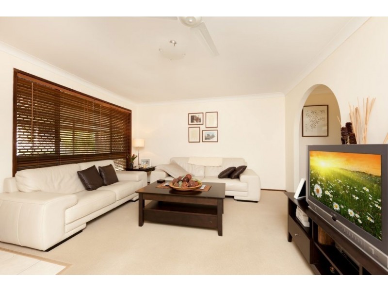 32 Lambros Drive, Benowa QLD 4217