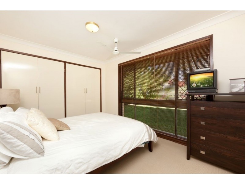 32 Lambros Drive, Benowa QLD 4217