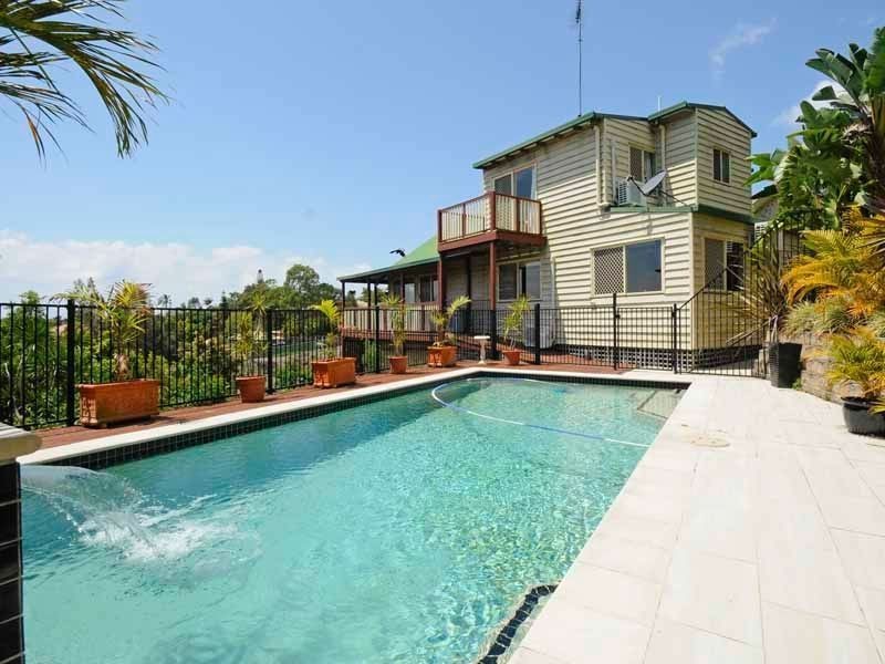 12 Paddington Drive, Carrara QLD 4211