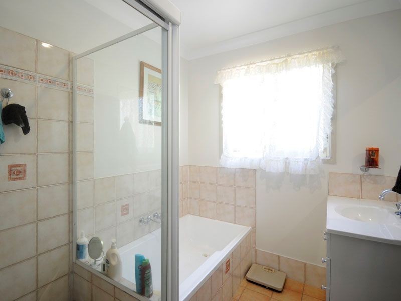 12 Paddington Drive, Carrara QLD 4211