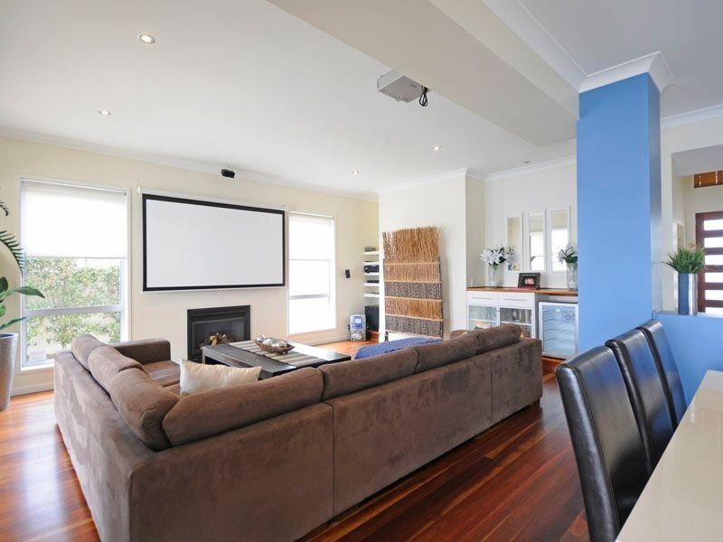 117 Edinburgh Road, Benowa Waters QLD 4217