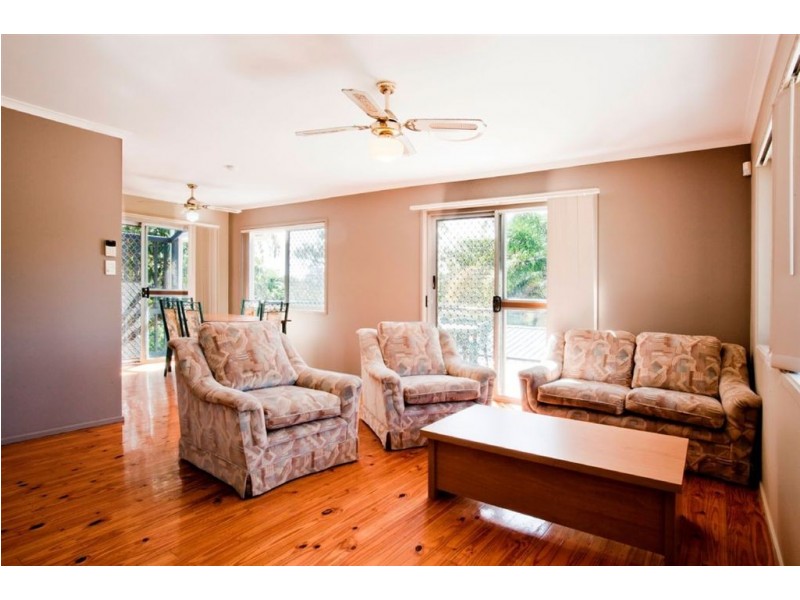 4 Tallowood Road, Ashmore QLD 4214