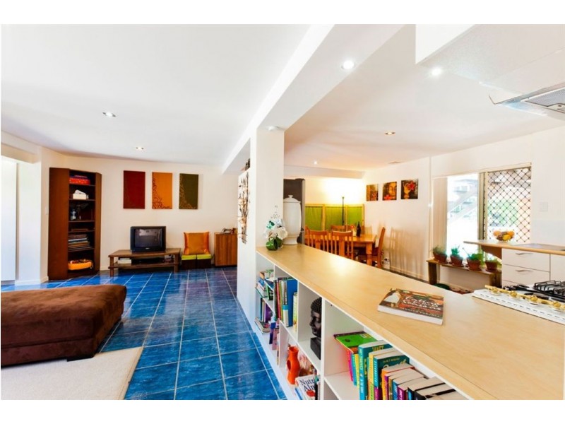 4 Tallowood Road, Ashmore QLD 4214