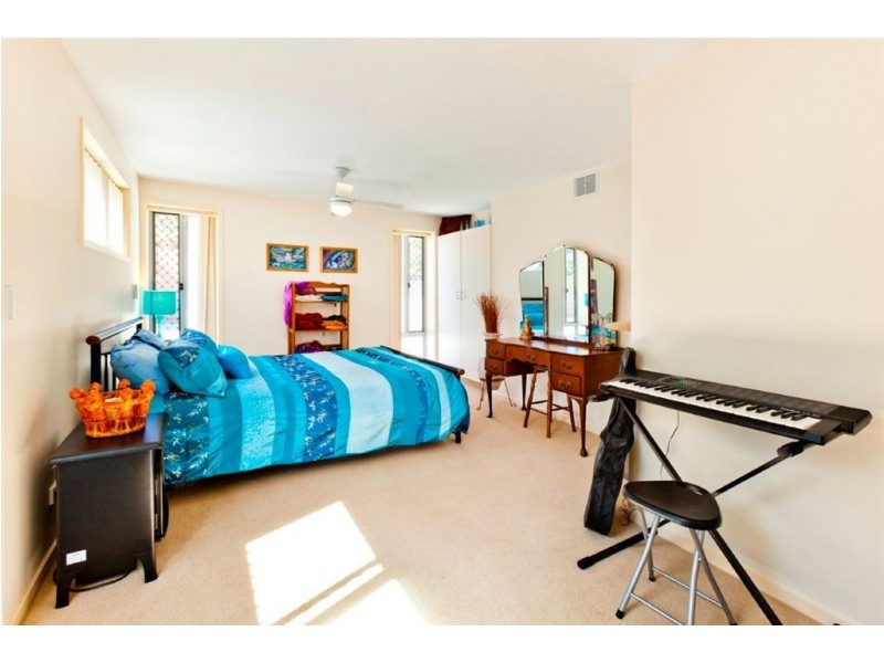 4 Tallowood Road, Ashmore QLD 4214