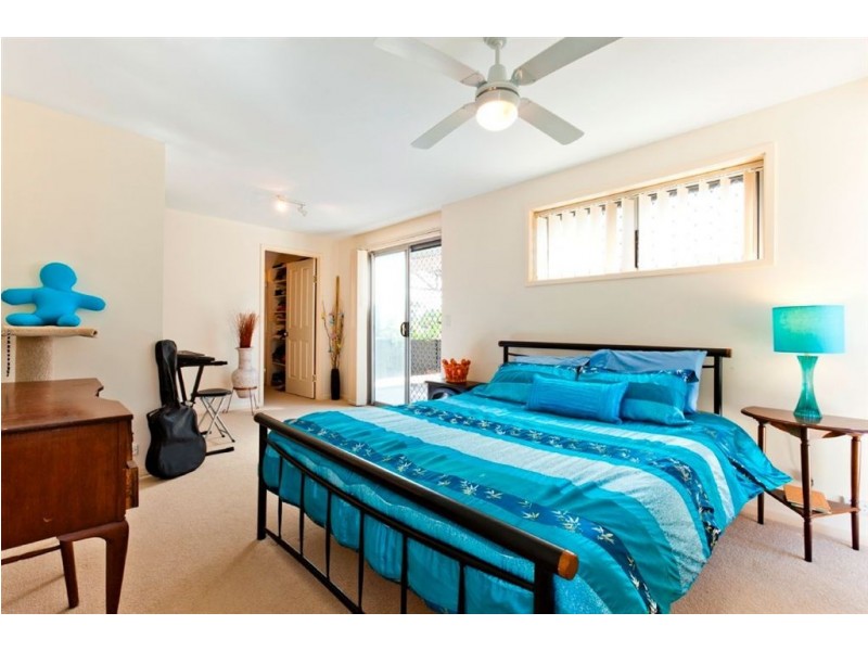 4 Tallowood Road, Ashmore QLD 4214