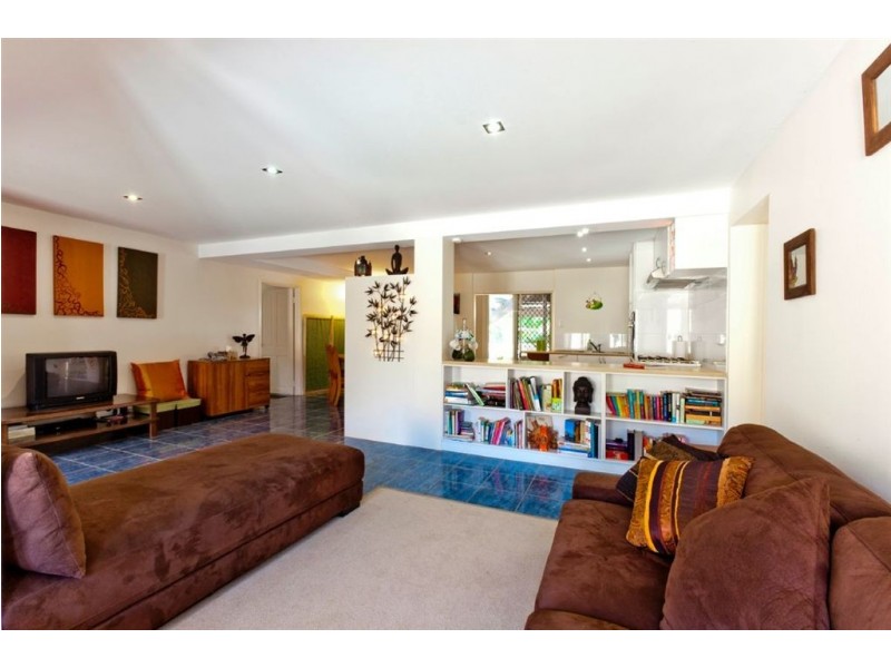 4 Tallowood Road, Ashmore QLD 4214