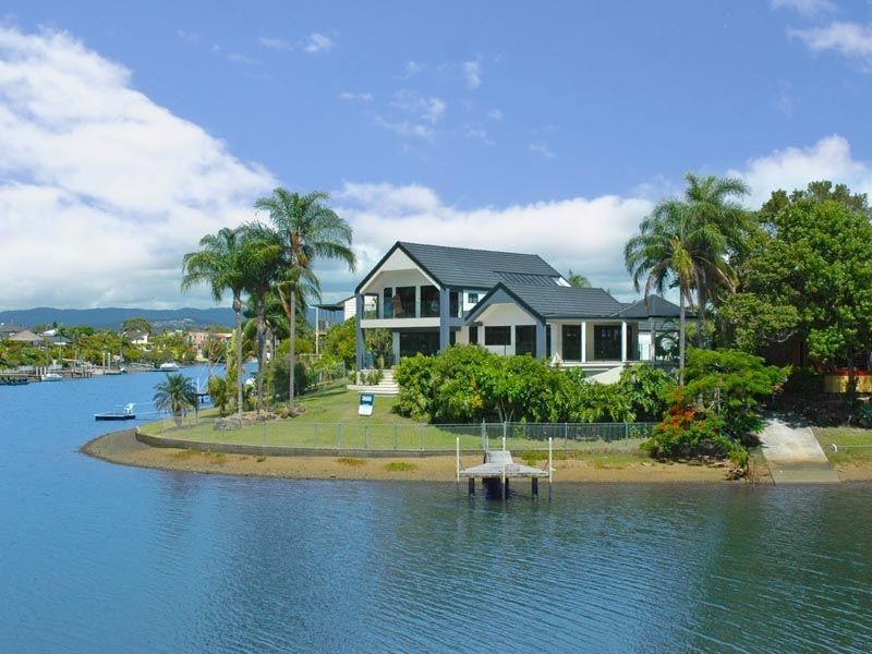 2 Glenbrook Avenue, Benowa Waters QLD 4217