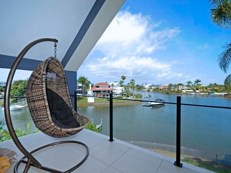 2 Glenbrook Avenue, Benowa Waters QLD 4217