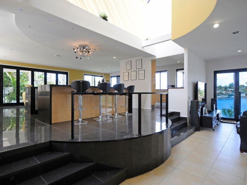 2 Glenbrook Avenue, Benowa Waters QLD 4217