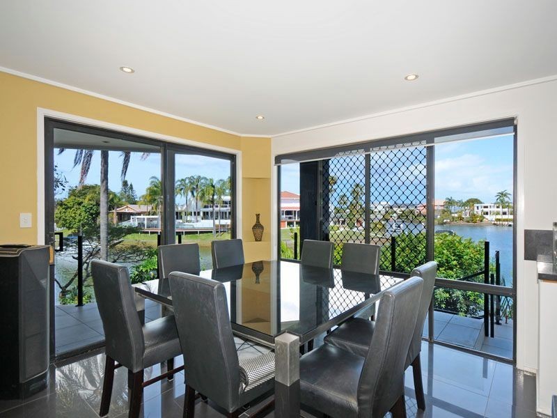 2 Glenbrook Avenue, Benowa Waters QLD 4217