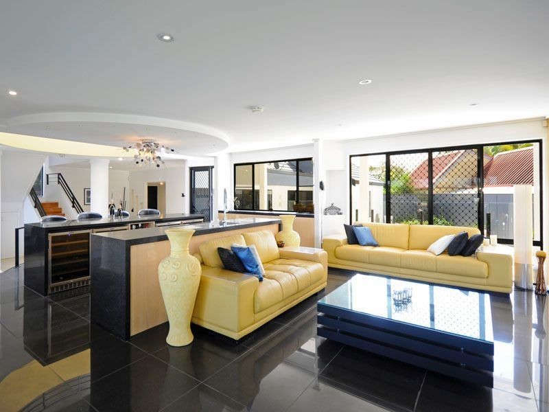 2 Glenbrook Avenue, Benowa Waters QLD 4217