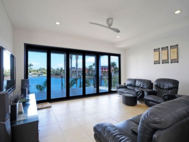 2 Glenbrook Avenue, Benowa Waters QLD 4217