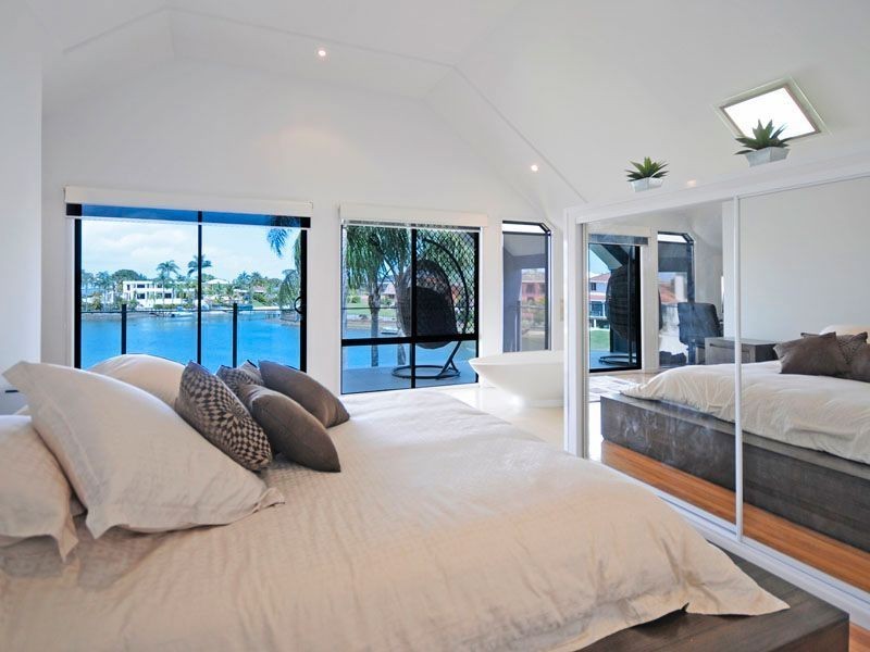 2 Glenbrook Avenue, Benowa Waters QLD 4217