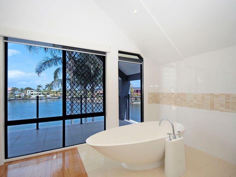 2 Glenbrook Avenue, Benowa Waters QLD 4217