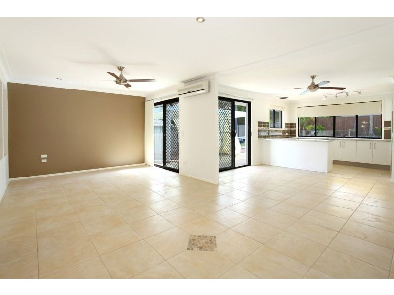 10 Ocean View Street, Benowa QLD 4217