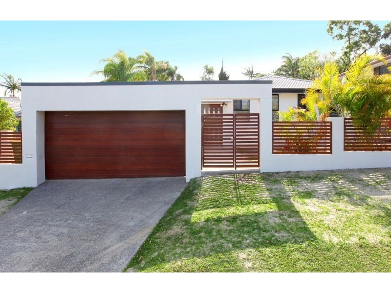 10 Ocean View Street, Benowa QLD 4217