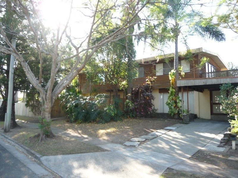 63 Amalfi Drive, Isle Of Capri QLD 4217