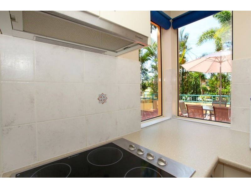 2/40 Burra Street, Surfers Paradise QLD 4217